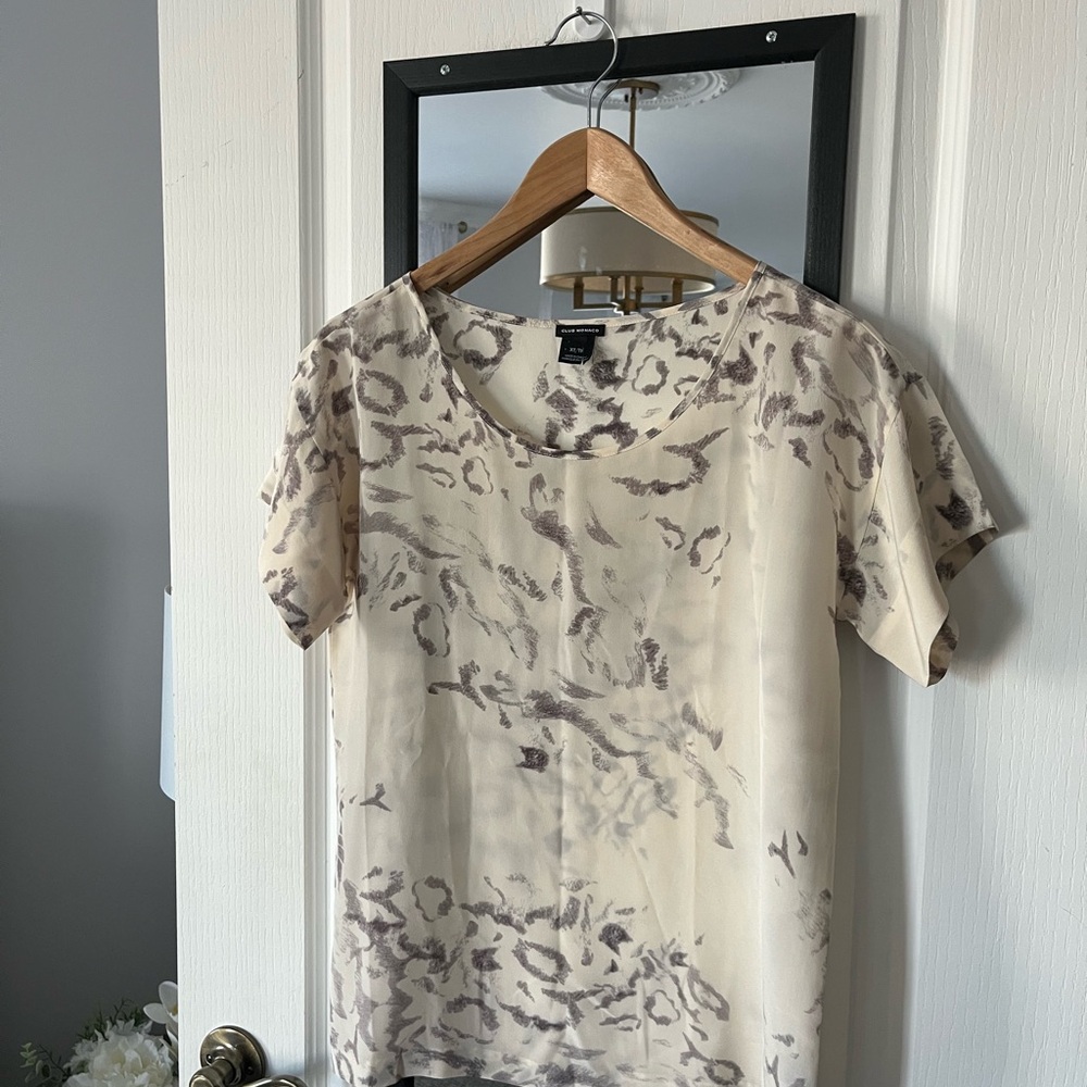 Club Monaco 100% silk shirt sleeve blouse